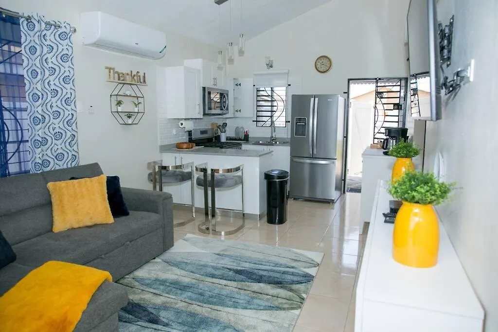 Tracey'S Place Portmore 0*,